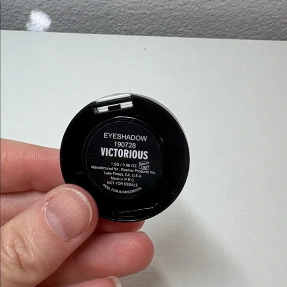 RealHer Eyeshadow Victorious - Picture 2 of 2